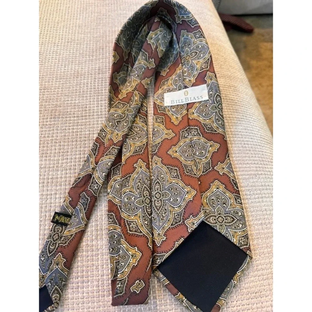 Bill Blass Mens Silk Tie Rust Blue Gold Medallion‎ Geometric Pattern Made in USA